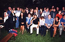 Aufstellung zum Gruppenphoto vom Jahrgangstreffen in 1999. Klick zur Vergrößerung.
