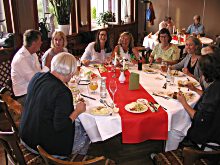 Beim Essen. Klick zur Vergrößerung.